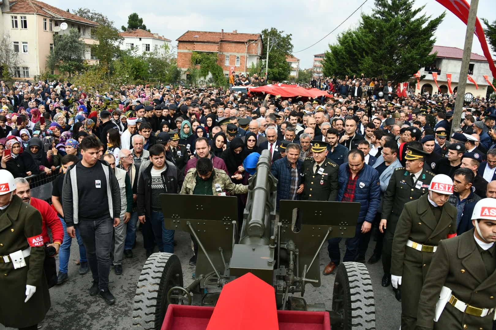 Şehidimizi vatan toprağına verdik
